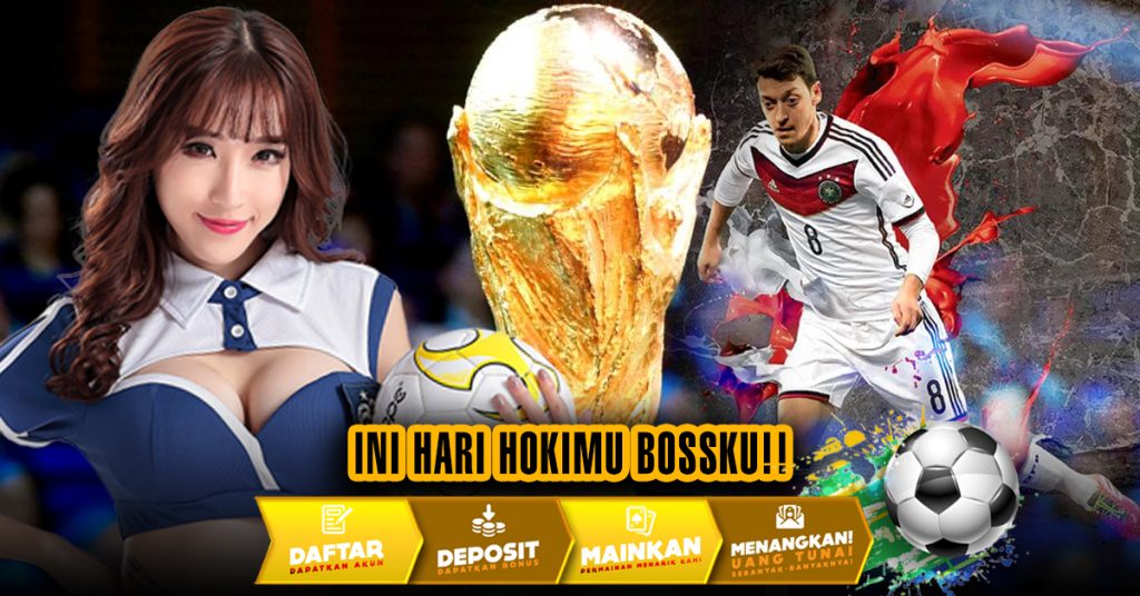 Bermain Sepak Bola